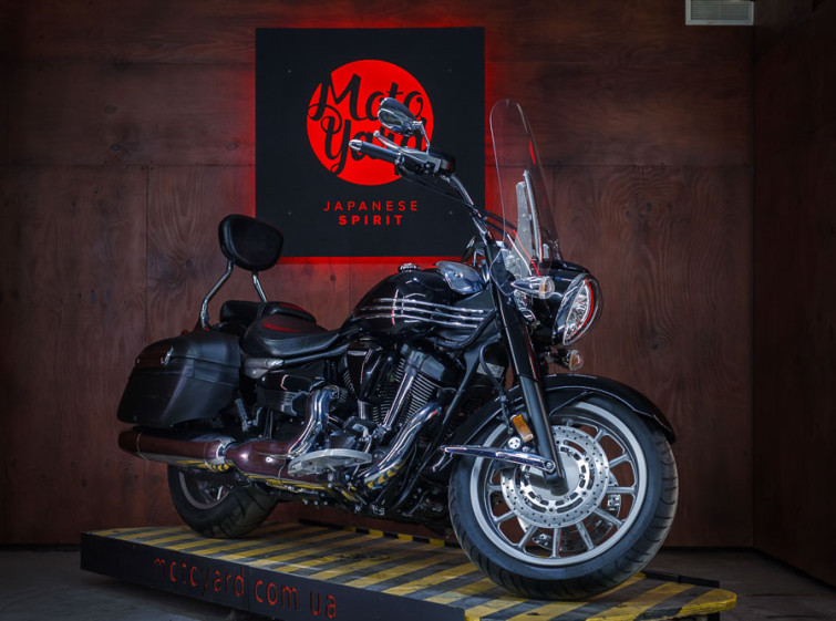 Мотоцикл Yamaha XVS MidNight Star 1900 Stratoliner з пробігом 2255 Міль