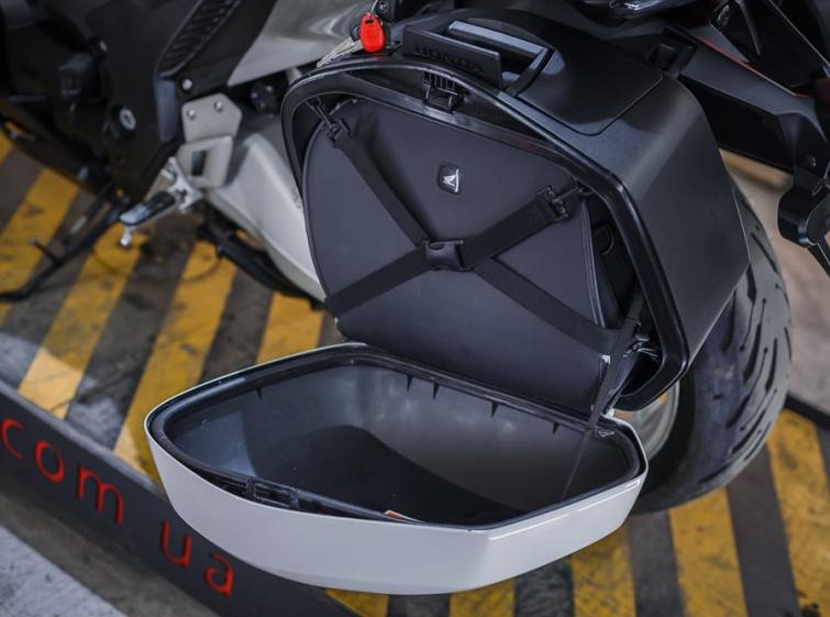 Мотоцикл Honda VFR1200FD ABS с пробегом 11843 км