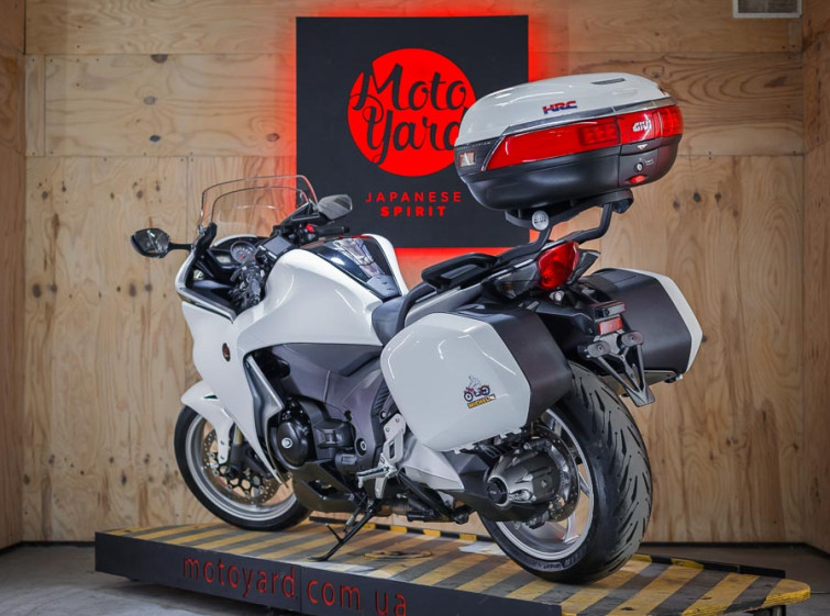 Мотоцикл Honda VFR1200FD ABS с пробегом 11843 км