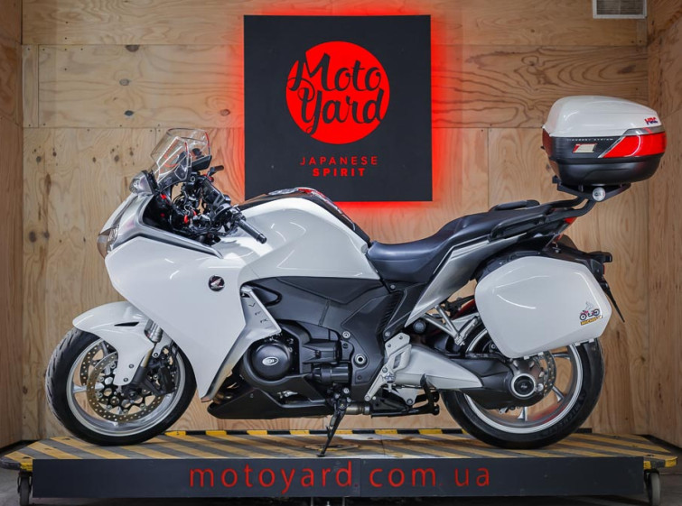 Мотоцикл Honda VFR1200FD ABS с пробегом 11843 км