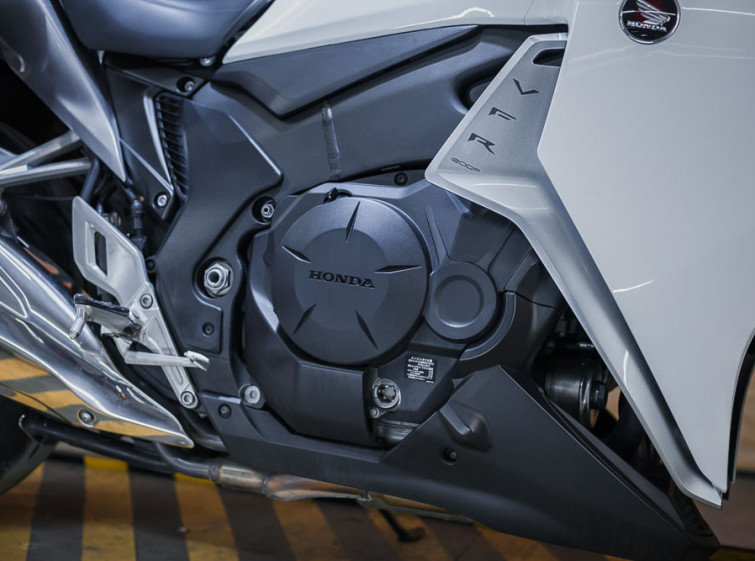 Мотоцикл Honda VFR1200F с пробегом 16646 км