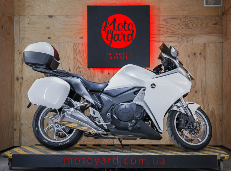 Мотоцикл Honda VFR1200F с пробегом 16646 км