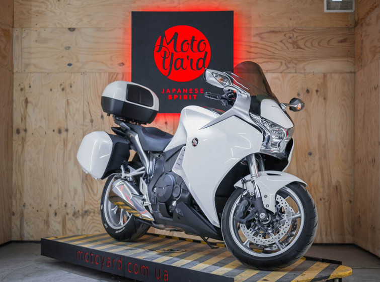 Мотоцикл Honda VFR1200F с пробегом 16646 км