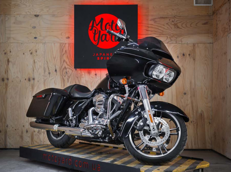 Мотоцикл Harley-Davidson Road Glide с пробегом 3608 миль