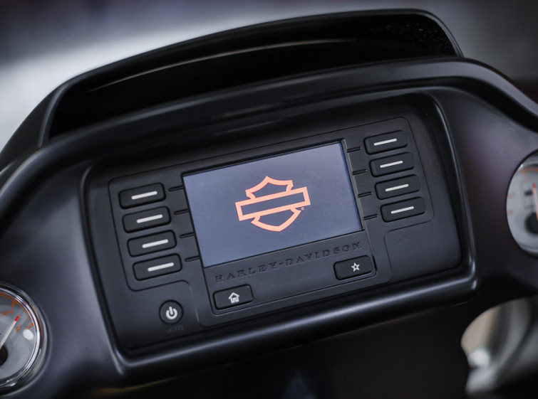 Мотоцикл Harley-Davidson Road Glide с пробегом 3608 миль