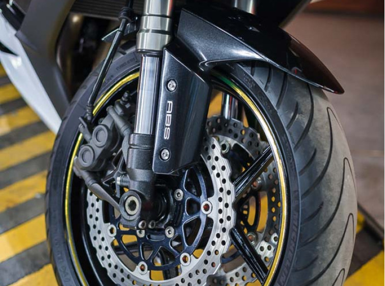 Мотоцикл Kawasaki Ninja Z1000SX ABS с пробегом 13657 км