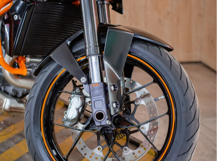 Мотоцикл KTM Duke 690 ABS с пробегом 23392 км