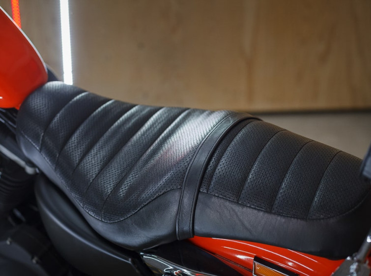 Мотоцикл Harley-Davidson XL883R-1 с пробегом 32990 км