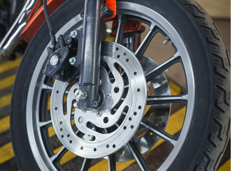 Мотоцикл Harley-Davidson XL883R-1 с пробегом 32990 км