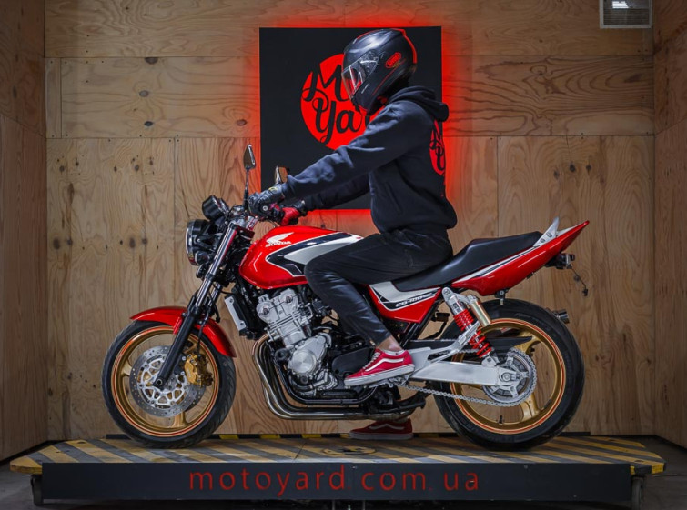 Мотоцикл Honda CB 400 SF з пробігом 24685 км