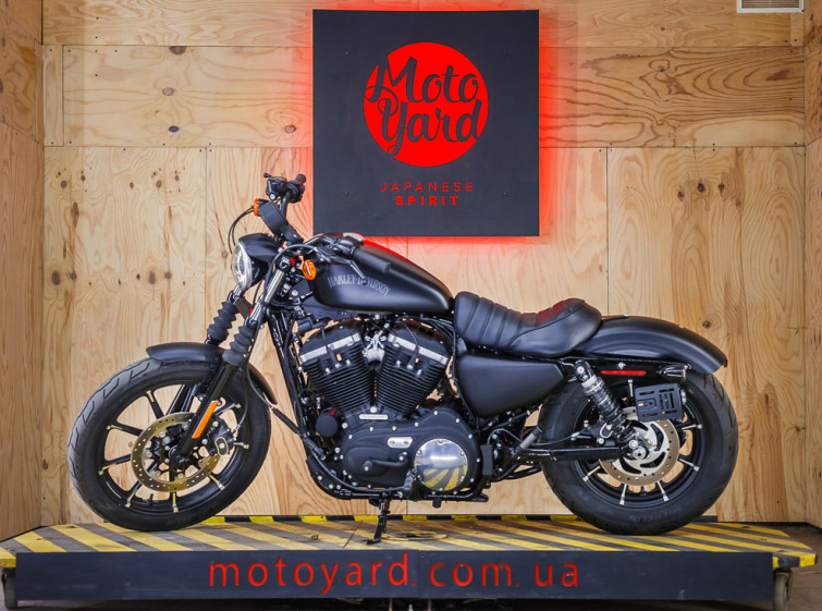 Мотоцикл Harley-Davidson Sportster 883 Iron с пробегом 1011 миль