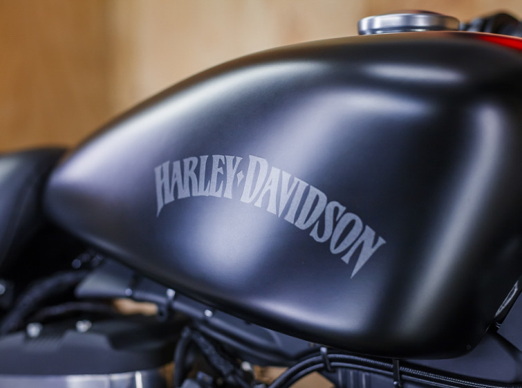 Мотоцикл Harley-Davidson Sportster 883 Iron с пробегом 1011 миль