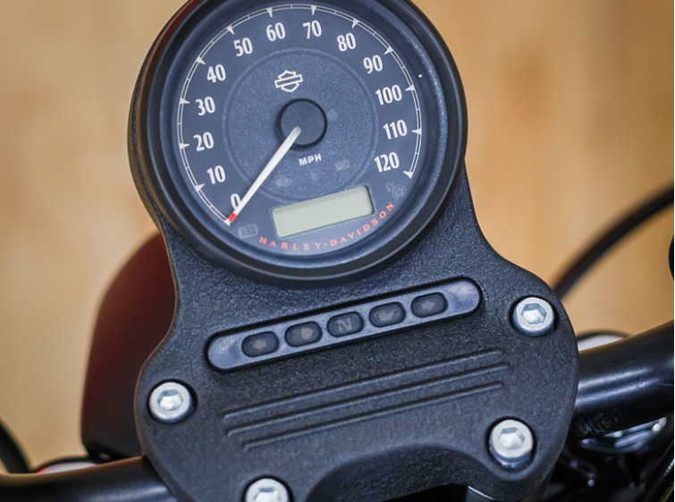 Мотоцикл Harley-Davidson Sportster 883 Iron с пробегом 1011 миль