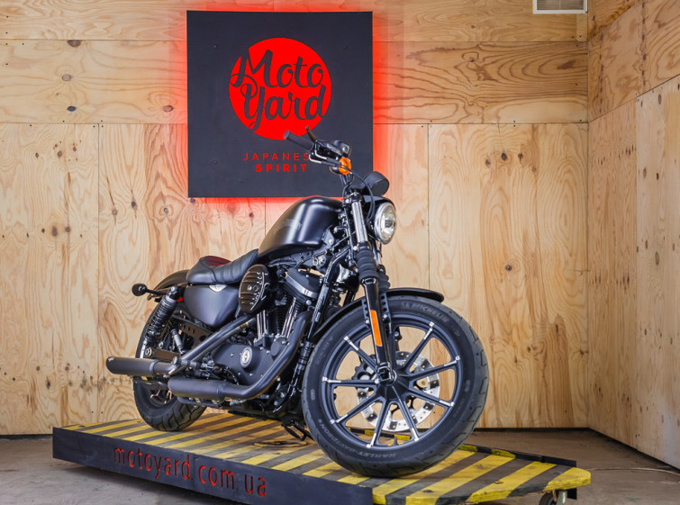 Мотоцикл Harley-Davidson Sportster 883 Iron с пробегом 1011 миль