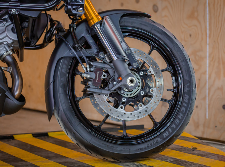 Мотоцикл Suzuki V-Strom 1000A с пробегом 12231 км