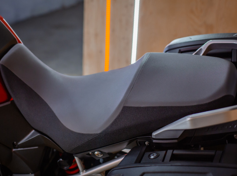 Мотоцикл Suzuki V-Strom 1000A с пробегом 12231 км