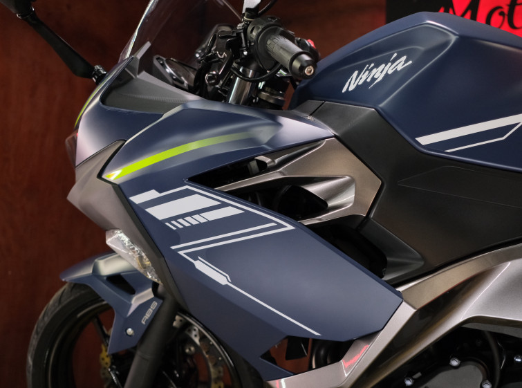 Мотоцикл Kawasaki Ninja 400 з пробігом 15820 км