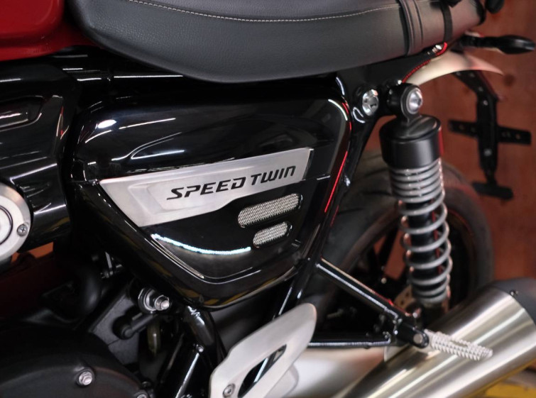 Мотоцикл Triumph Speed Twin 1200 с пробегом 13908 км