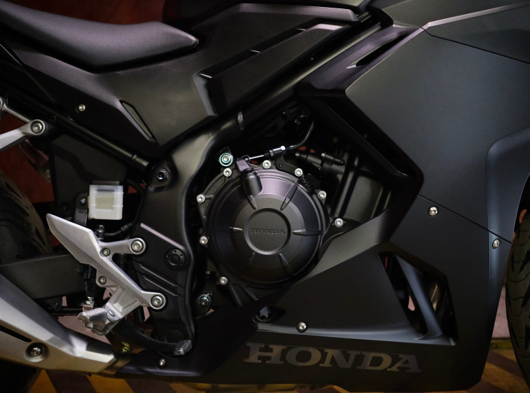 Мотоцикл Honda CBR400R з пробігом 4077 км