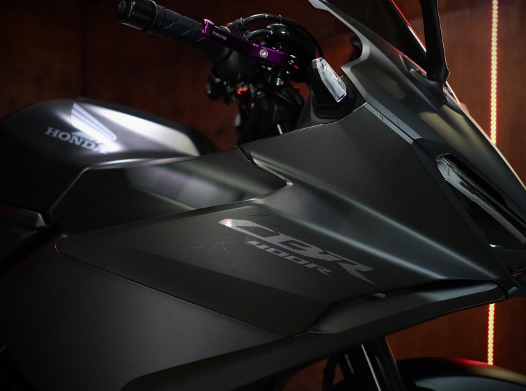 Мотоцикл Honda CBR400R з пробігом 4077 км