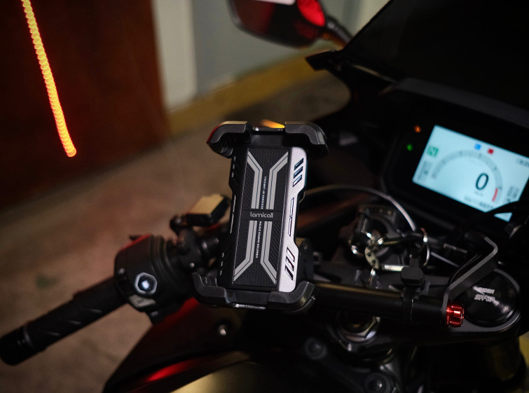 Мотоцикл Honda CBR400R з пробігом 4077 км