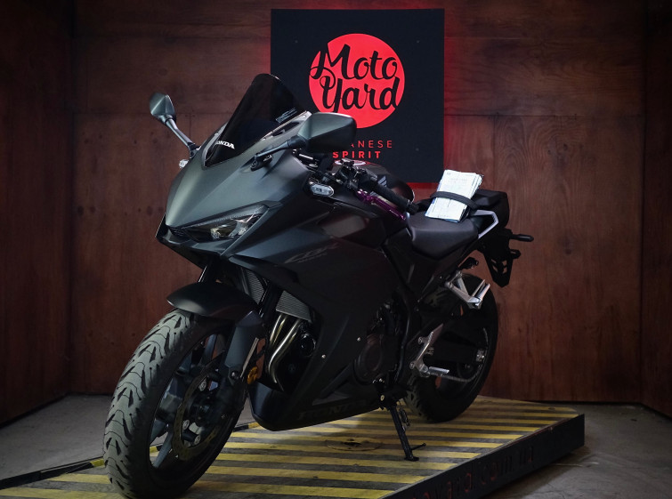 Мотоцикл Honda CBR400R з пробігом 4077 км