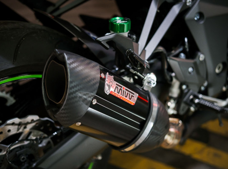 Мотоцикл Kawasaki Ninja Z1000 ABS Traction Состояние нового с пробегом 10909 км