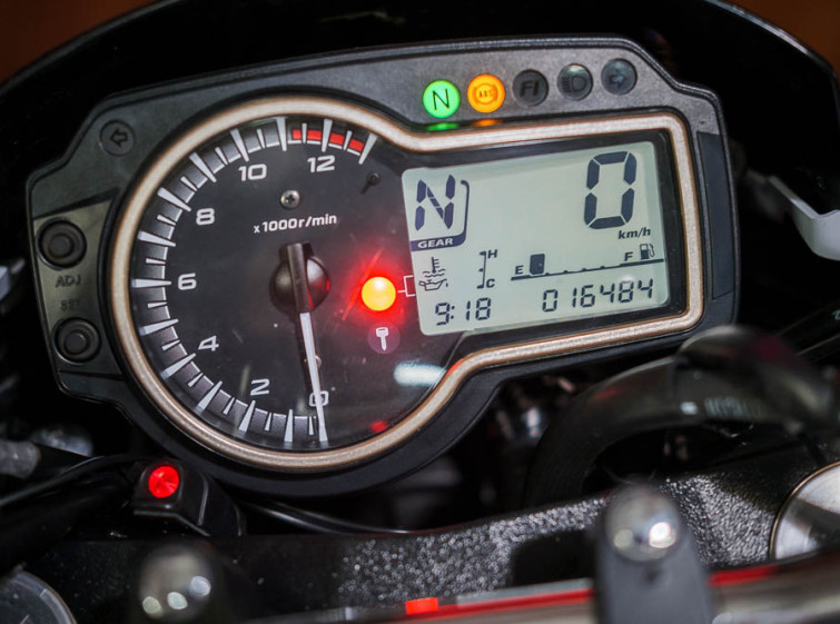 Мотоцикл Suzuki GSR 750 ABS Состояние нового с пробегом 16484 км