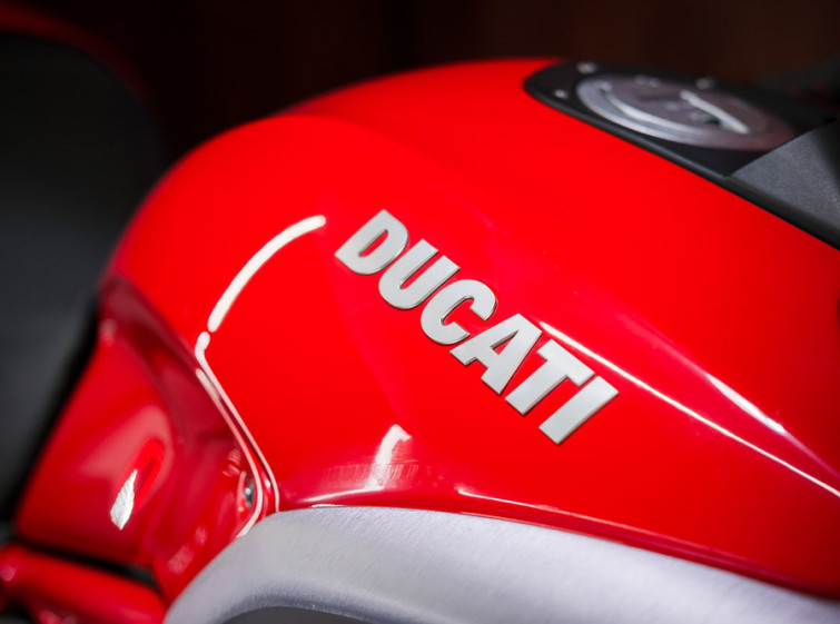 Ducati Diavel ABS Traction Quickshifter з пробігом 9604 км