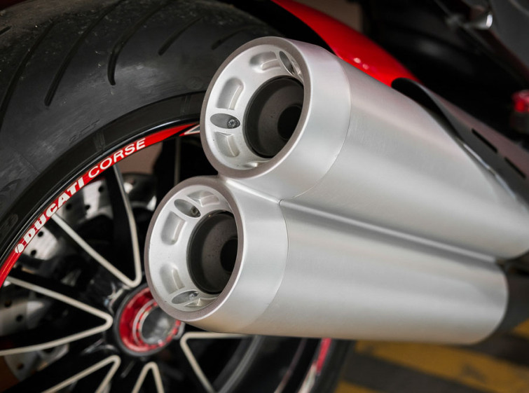 Ducati Diavel ABS Traction Quickshifter з пробігом 9604 км