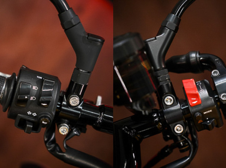 Мотоцикл Yamaha XSR900 ABS Traction Состояние нового Юбилейная версия с пробегом 34739 км