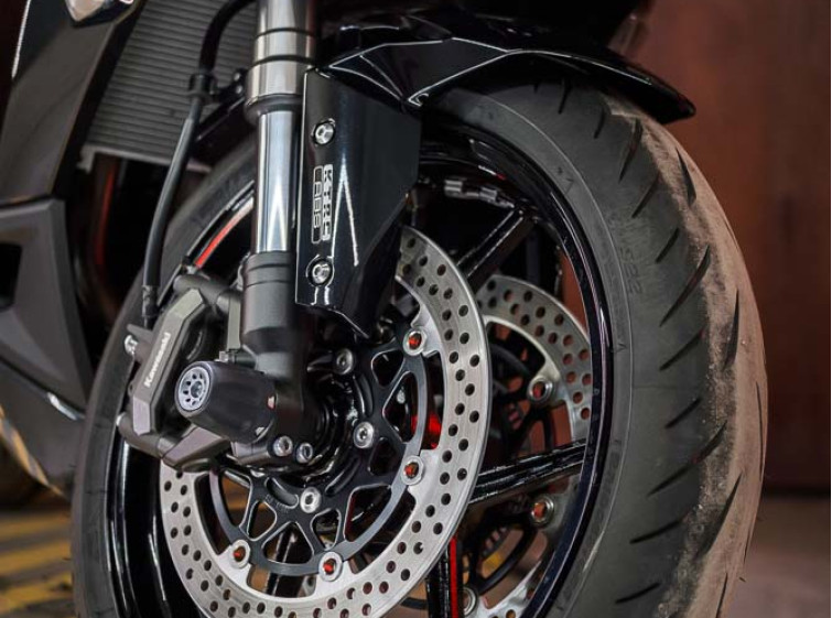 Мотоцикл Kawasaki Ninja Z1000SX ABS Traction Quickshifter з пробігом 2943 км