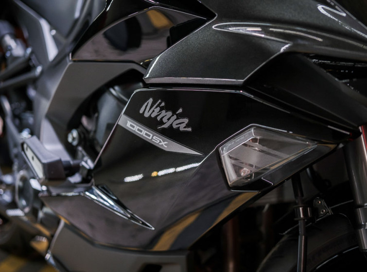Мотоцикл Kawasaki Ninja Z1000SX ABS Traction Quickshifter з пробігом 2943 км