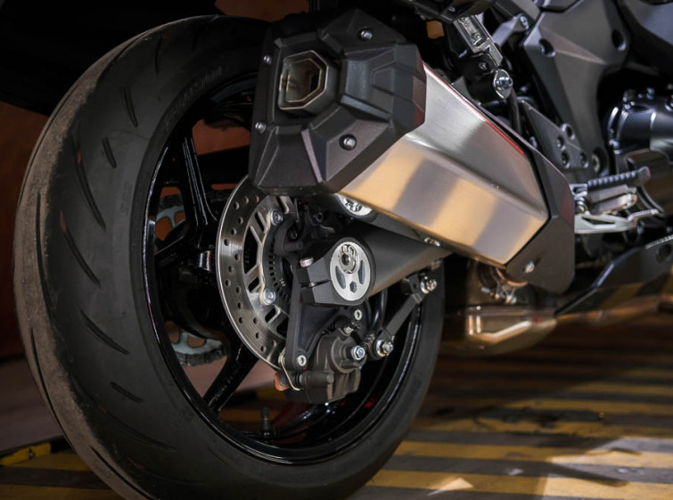 Мотоцикл Kawasaki Ninja Z1000SX ABS Traction Quickshifter з пробігом 2943 км