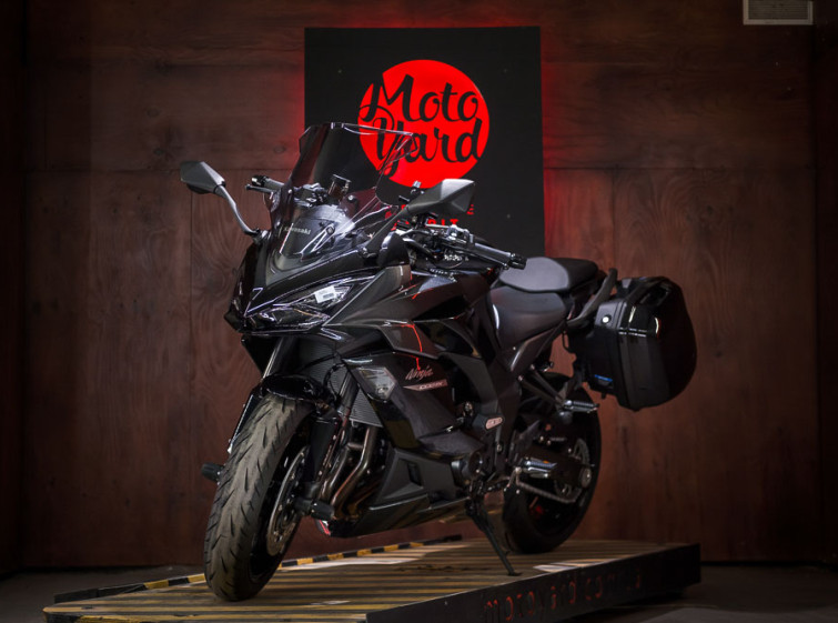 Мотоцикл Kawasaki Ninja Z1000SX ABS Traction Quickshifter з пробігом 2943 км