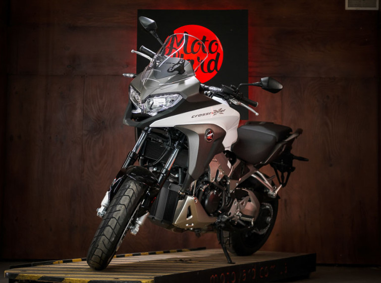 Мотоцикл Honda VFR800X Crossrunner ABS Traction LED Состояние нового с пробегом 10904 км