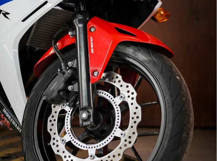 Мотоцикл Honda CBR400R ABS LED с пробегом 19801 км