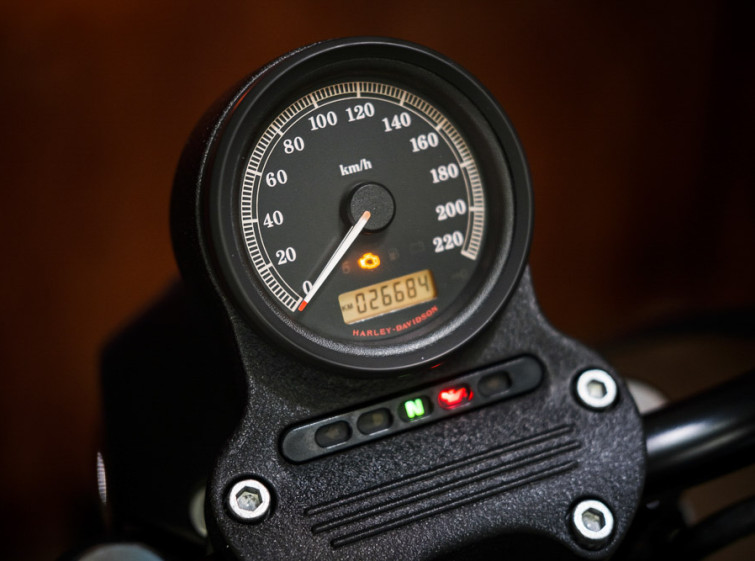 Мотоцикл Harley-Davidson 883R Состояние нового с пробегом 26684 км