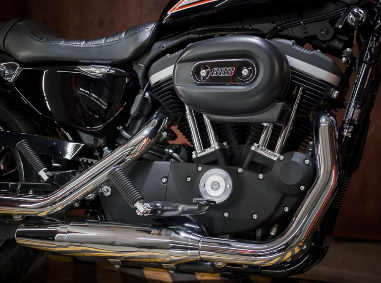 Мотоцикл Harley-Davidson 883R Состояние нового с пробегом 26684 км