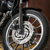 Мотоцикл Harley-Davidson 883R Состояние нового с пробегом 26684 км