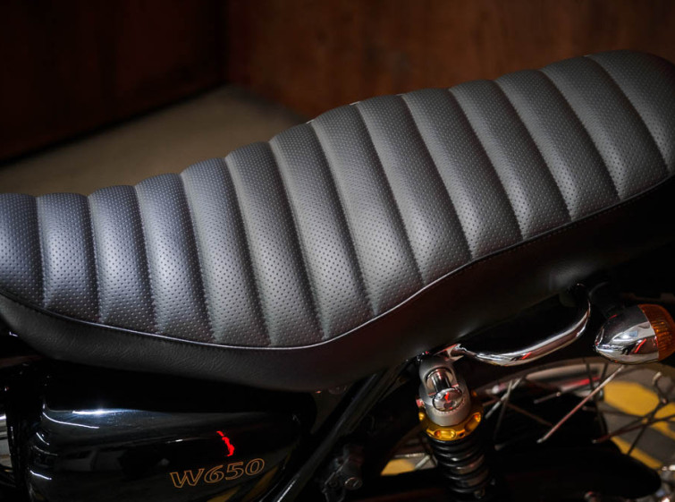 Мотоцикл Kawasaki W650 Состояние нового с пробегом 12042 км