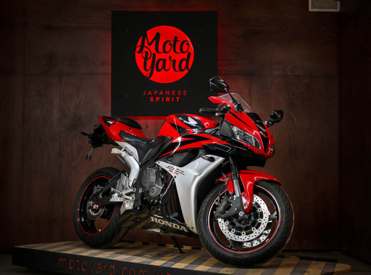 Мотоцикл Honda CBR600RR Состояние нового с пробегом 16293 км