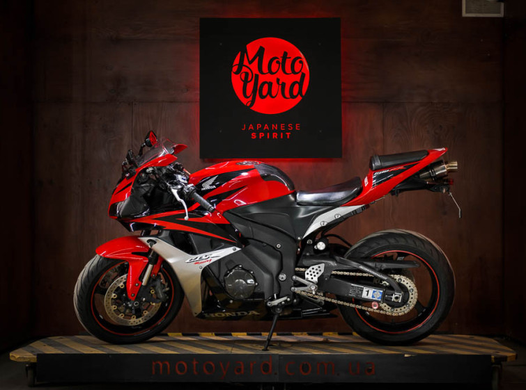 Мотоцикл Honda CBR600RR Состояние нового с пробегом 16293 км