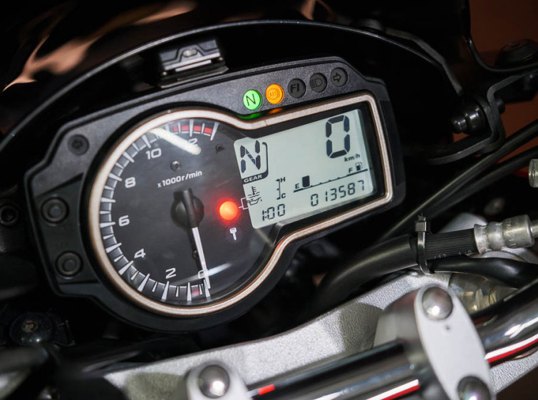 Мотоцикл Suzuki GSR 750 ABS Состояние нового с пробегом 13587 км