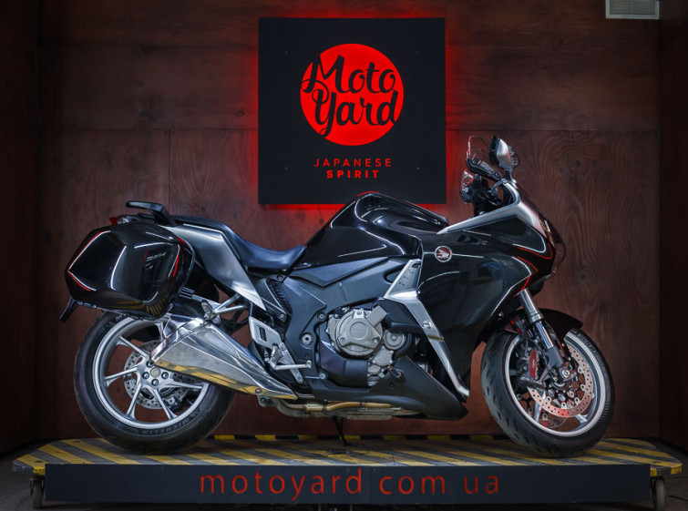 Мотоцикл Honda VFR1200FD ABS Автомат с пробегом 5400 км