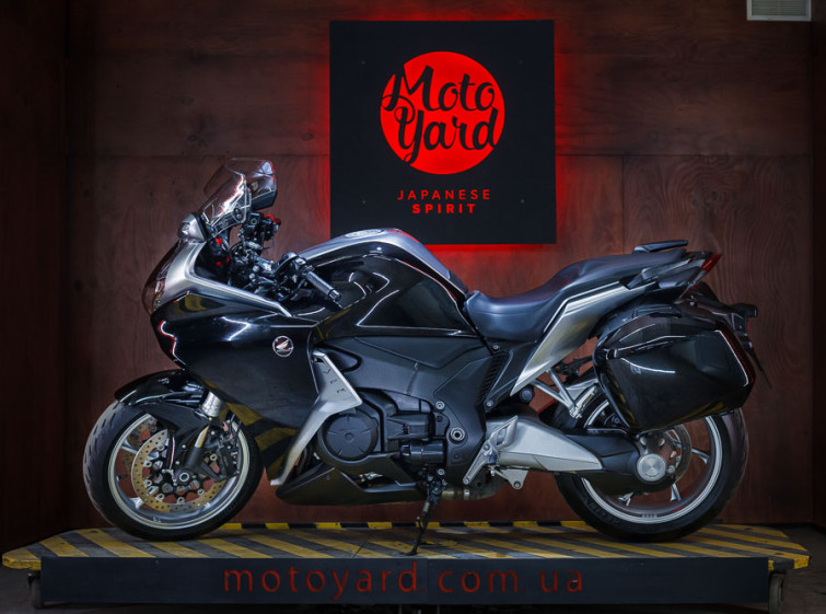Мотоцикл Honda VFR1200FD ABS Автомат с пробегом 5400 км