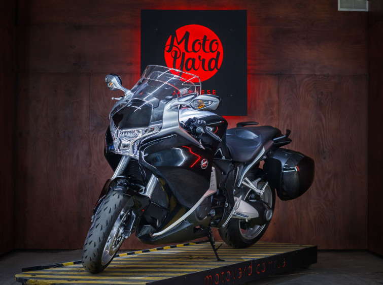 Мотоцикл Honda VFR1200FD ABS Автомат с пробегом 5400 км