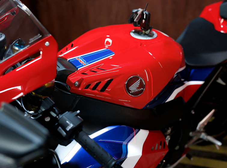 Мотоцикл Honda CBR1000RR-R Fireblade SP с пробегом 1120 км