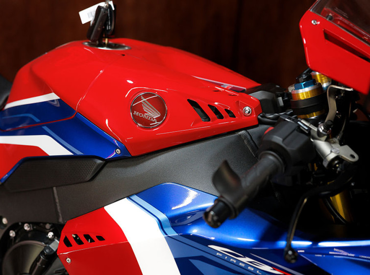 Мотоцикл Honda CBR1000RR-R Fireblade SP с пробегом 1120 км