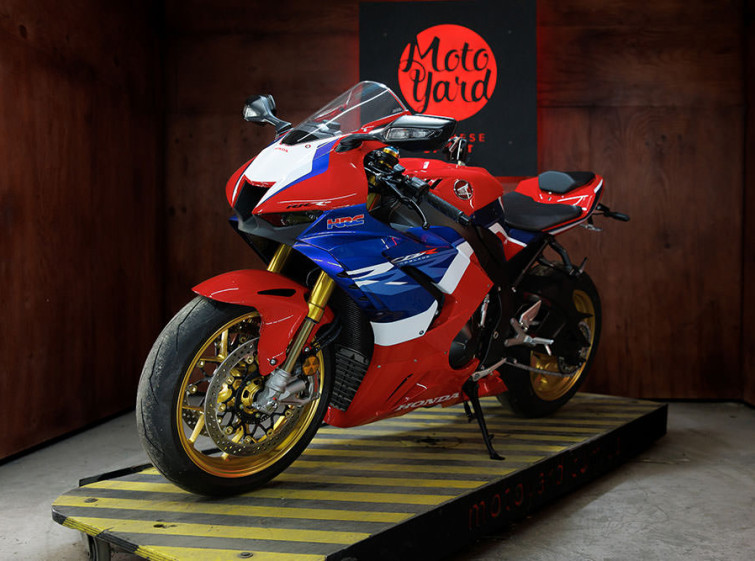 Мотоцикл Honda CBR1000RR-R Fireblade SP с пробегом 1120 км